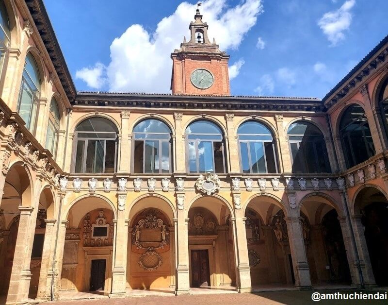 Cung điện Palazzo dell'Archiginnasio