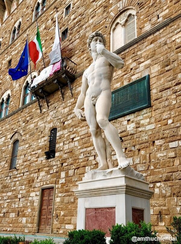 bản sao tượng David của Michelangelo