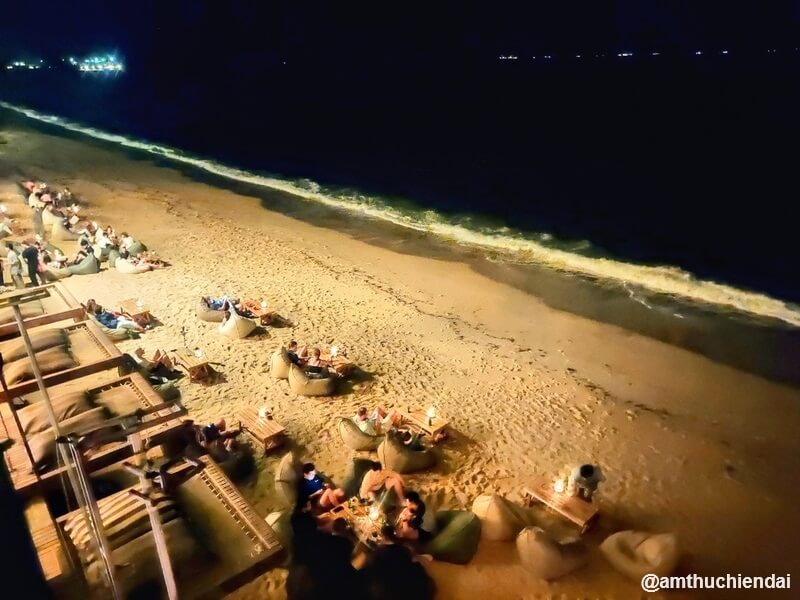 Coco Tam's - một trong những beach bar nổi tiếng nhất của đảo nằm tại Bophut - Fisherman's Village