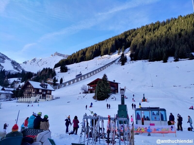 Skiing at Mürren