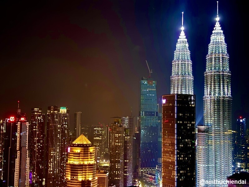 Tháp đôi Petronas, Kuala Lumpur - một trong những biểu tượng nổi tiếng nhất của Malaysia với thế giới