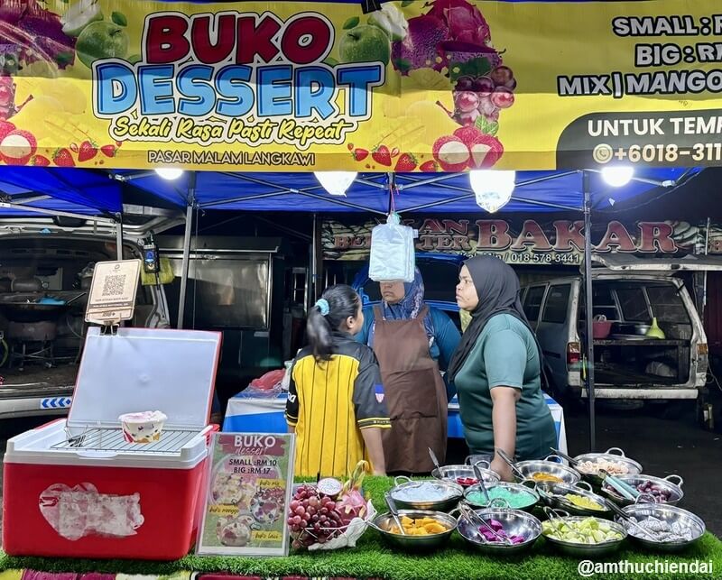 Một quầy đồ tráng miệng tại chợ đêm ở Malaysia