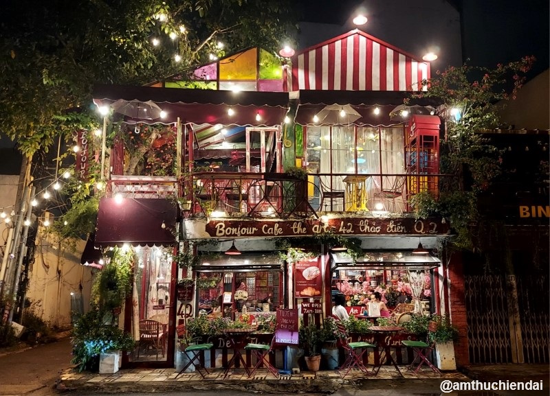 Coffee House in HCMC (District 2)