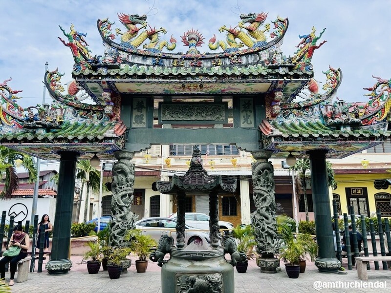 Chùa Hải Nam Thiên Hậu (Hainan Thean Hou) rất đẹp trên phố Muntri