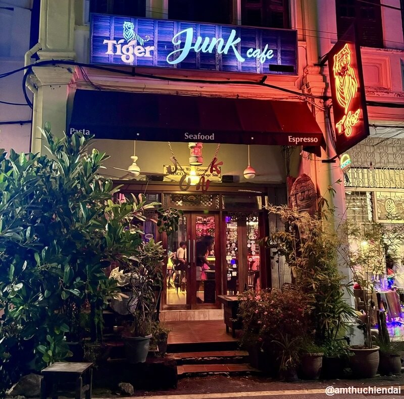 Junk Cafe