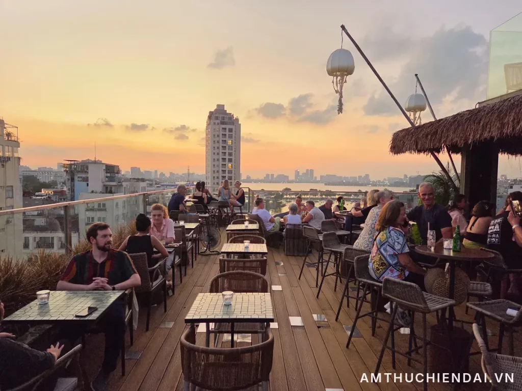 Bar Dinh rooftop bar