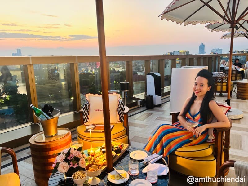 Rooftop Terrace & Pool Bar at Fairmont