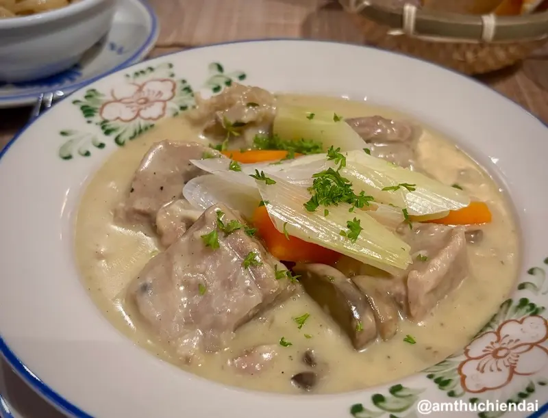 A traditional Blanquette de Veau