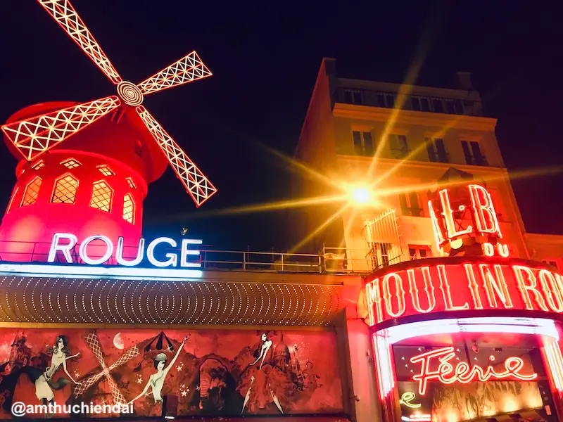 nhà hát cối xay gió nổi tiếng Moulin Rouge