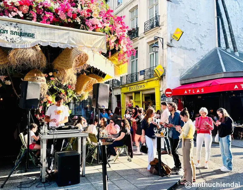 Flower cafe Paris