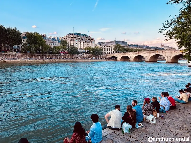 Picnic bên bờ sông Seine