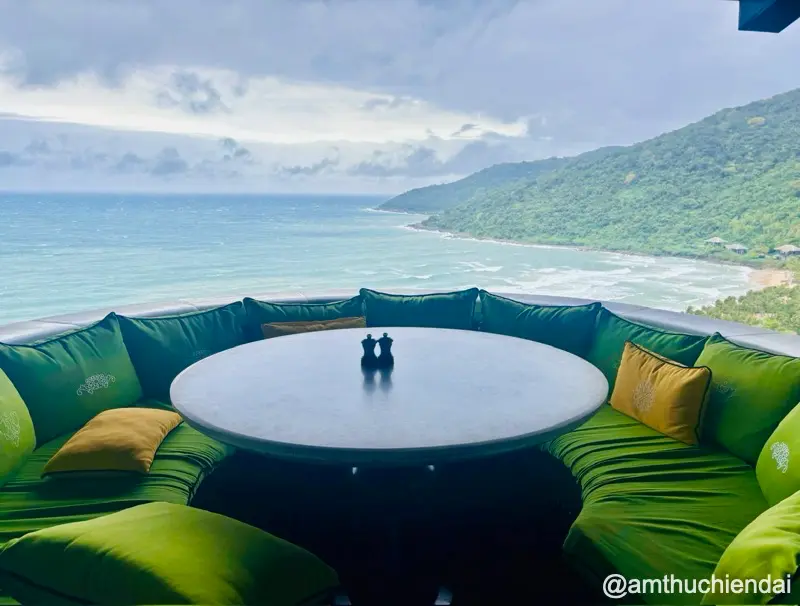 Bàn "Nón Lá " với view biển rất đẹp tại Citron - KS Intercontinental
