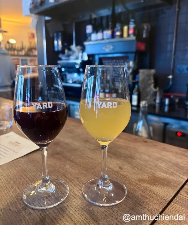 Yard wine bar Paris