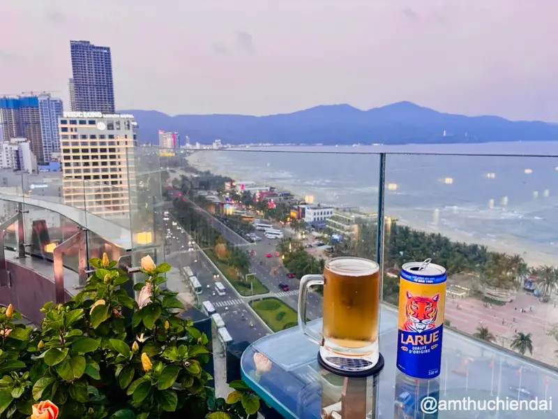Rooftop bar thuộc KS 4 sao Stella Maris