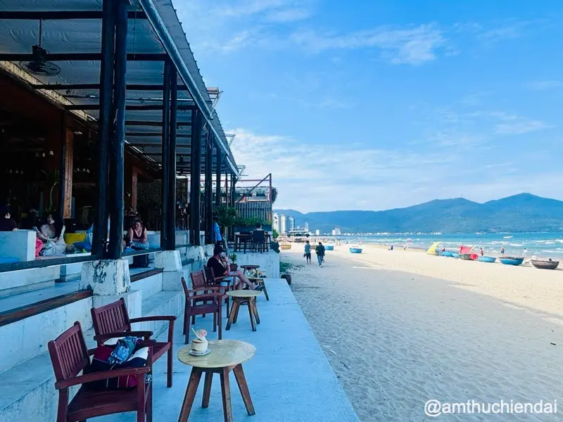 Lounge Beach Bar