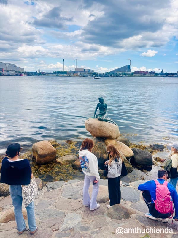 Nàng tiên cá Copenhagen