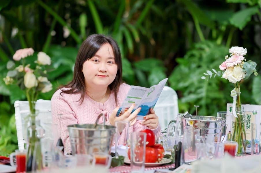 KOL tham gia sự kiện quảng bá táo Pháp tại Amor Resort (Ảnh: DNCC)