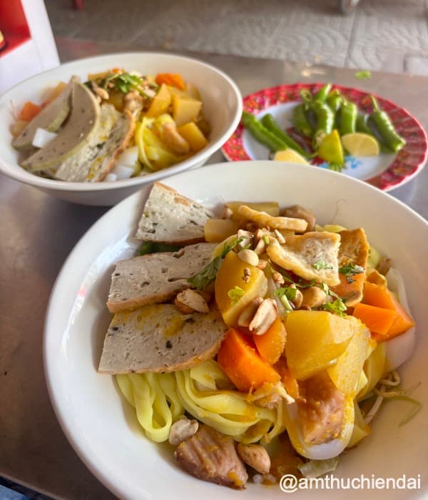 Mỳ quảng chay Tuệ Tâm