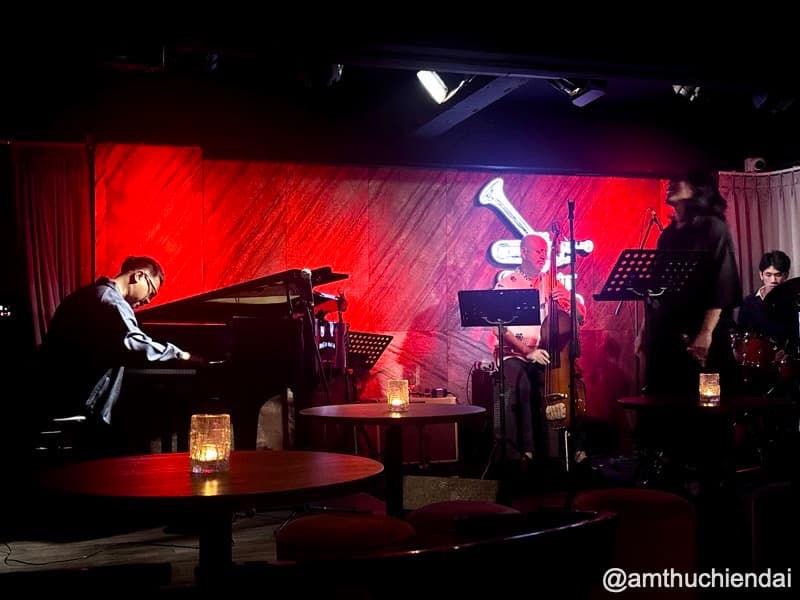 Groovin High Jazz Bar