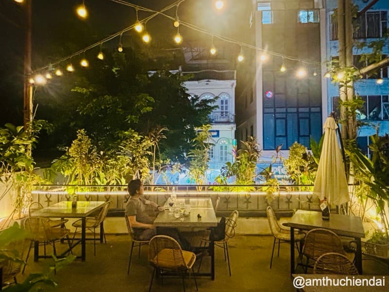 THỞ Wine Space - Balcony 